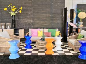 Lack Hocker / Beistelltisch 0